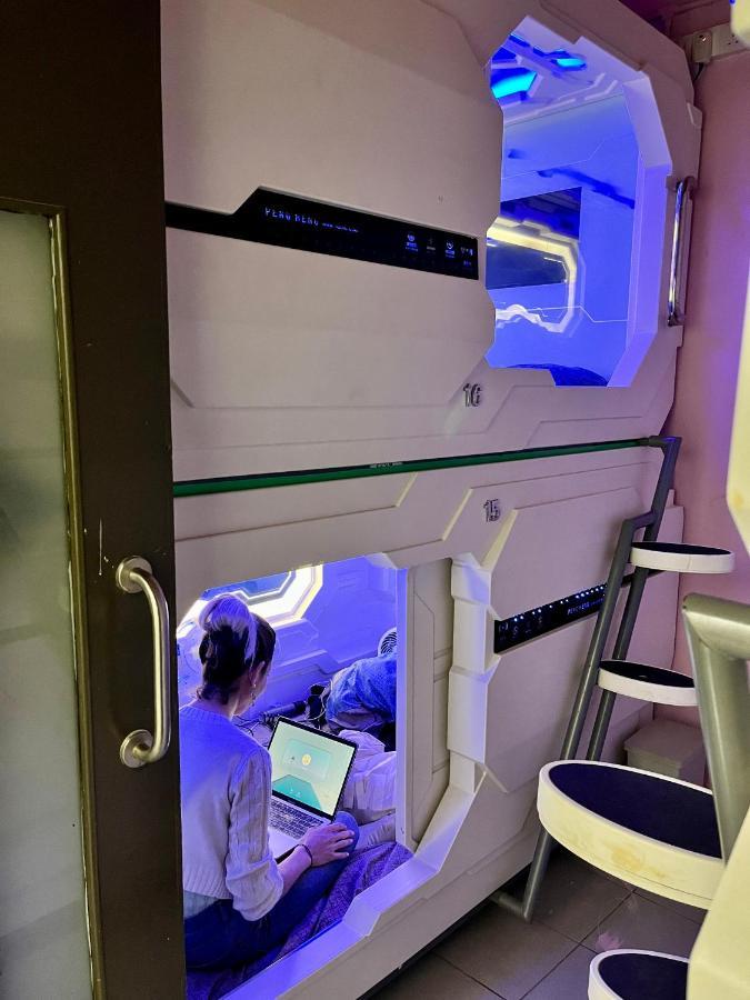 Bestow Capsule Hostel Kuala Lumpur Exterior foto